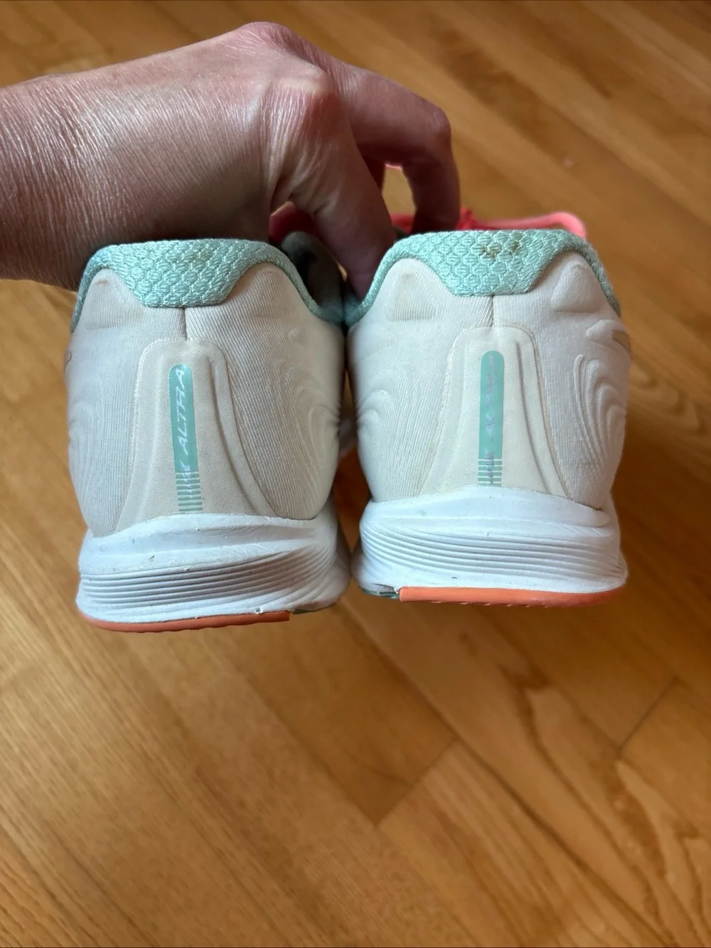 Altra Torin 5 Running Shoes Sneakers Womens 7.5 Sand Coral Mint White Athletic